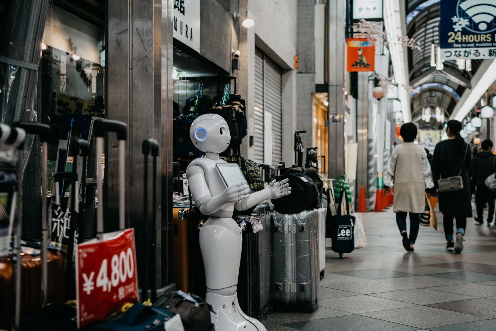 Robot in Shopping Mall in Kyoto
