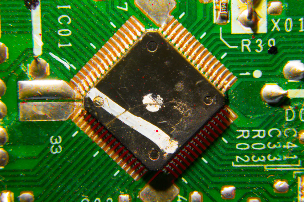 For electronic devices, photonic computer