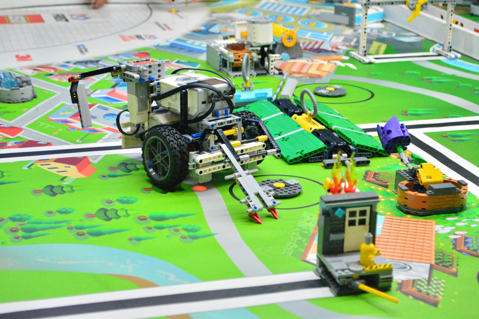 LEGO MINDSTOM EV3 - FLL ROBOTICS COMPETITIONS for kid.